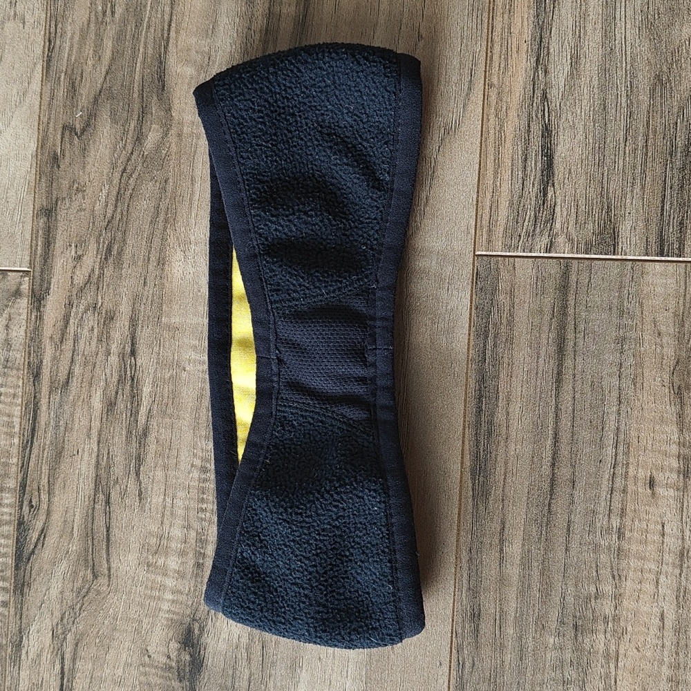 EUC Reversible Livestrong Ear Warmer - Picture 2 of 4